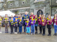 Children’s garlands judged by mayor