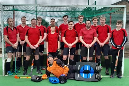 Hockey: Tavi men take top spot