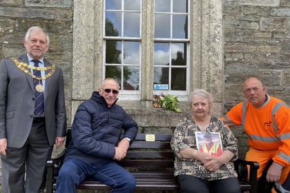 Widow unveils bench in tribute to her husband