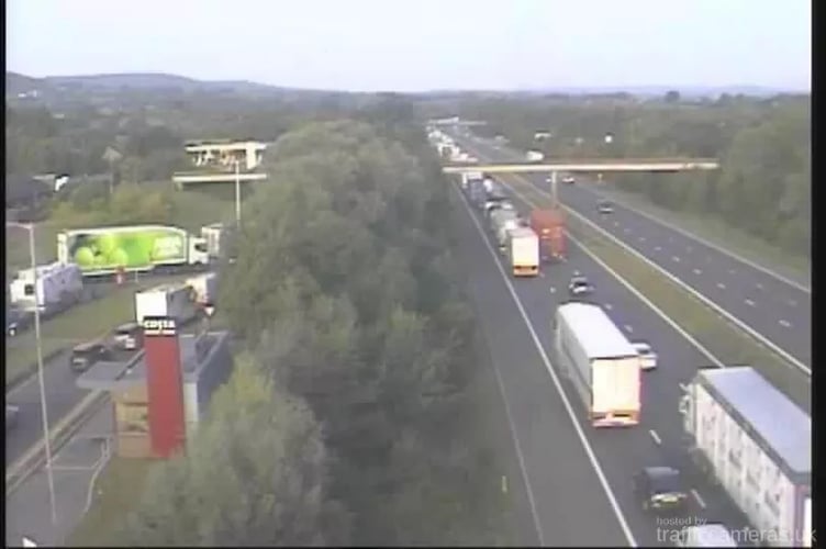 Crash closes M5